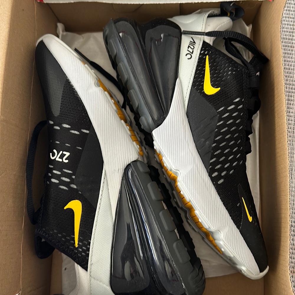 Nike Air Max 270 GS size 5Y